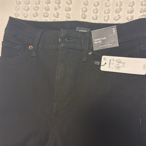 NWT Expresss cropped flares in black with raw hem - Picture 2 of 4